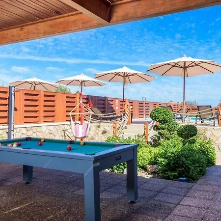 Sleeps 4 Pool Air Con Wifi * Линдос