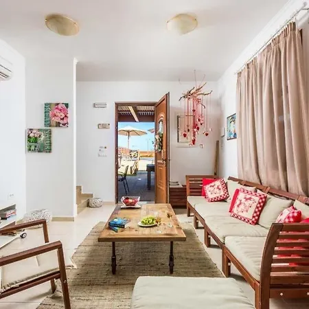 Sleeps 4 Pool Air Con Wifi Линдос