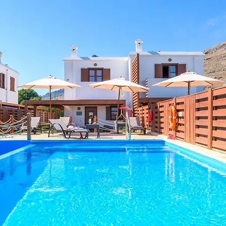 Sleeps 4 Pool Air Con Wifi *