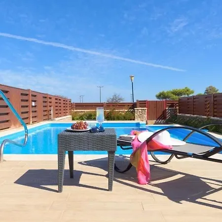 Вилла Sleeps 4 Pool Air Con Wifi Линдос